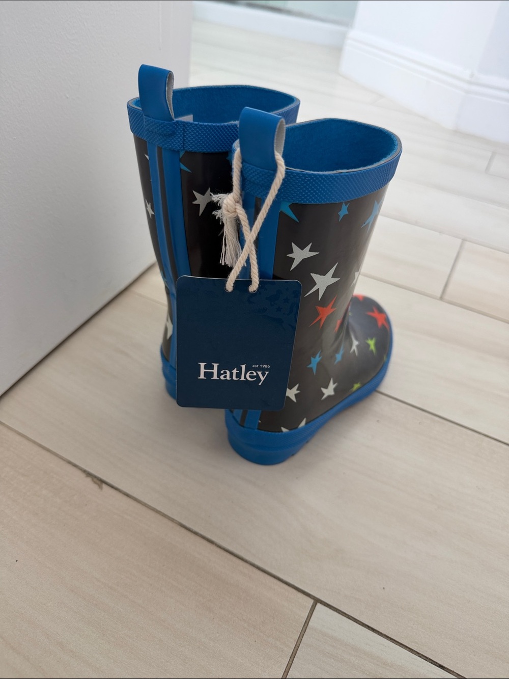 Hatley Kids Black Rain Boots with Multicolor Stars and Blue Trim new with tag - Picture 2 of 2